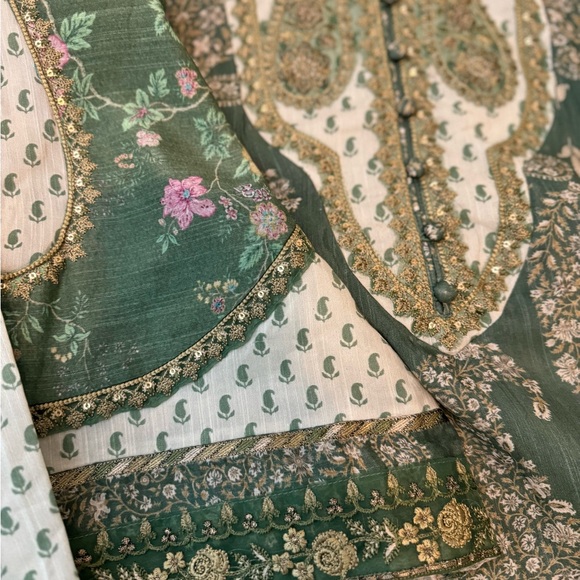 Sold Ethinic 2 pc silk - Picture 3 of 6